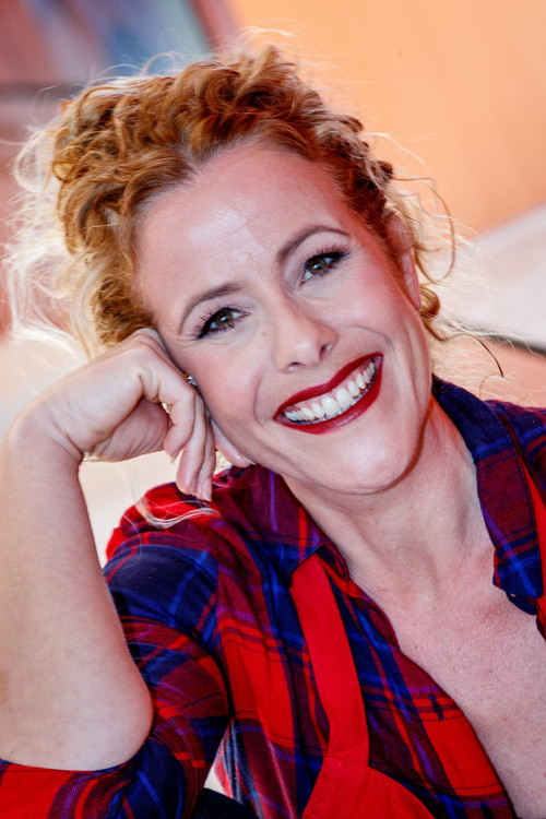 Maike Boerdam as Betsy