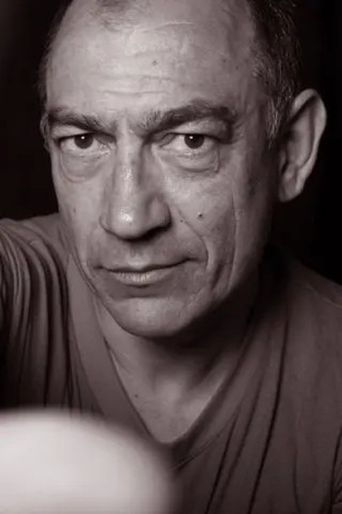 Miguel Borines as Teniente Rabioso