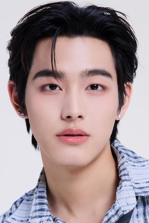 Phuriwat Chotiratanasak as Self - Contestant