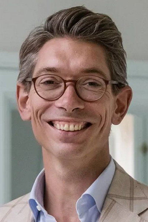 Adam Schnack as Sig selv