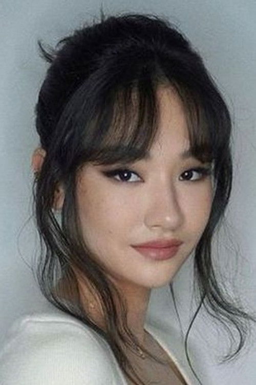 Minnie Mills as Lucy