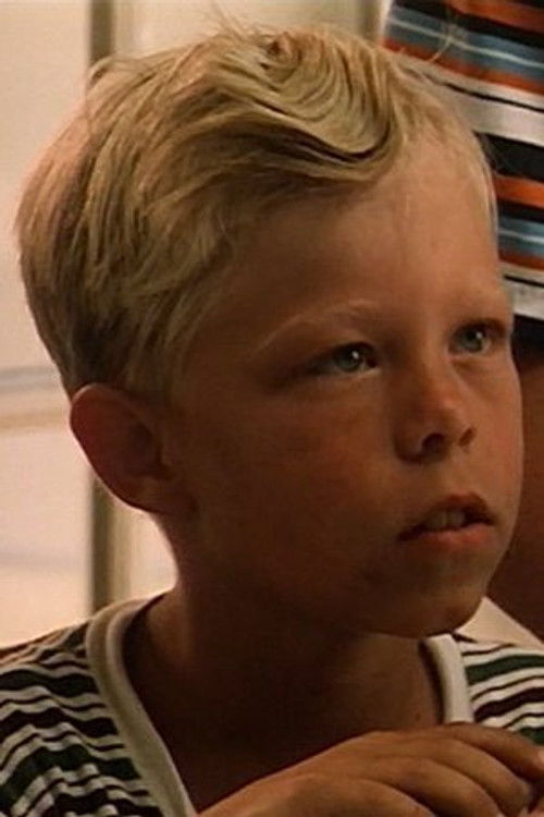 Thomas Nielsen as Henning