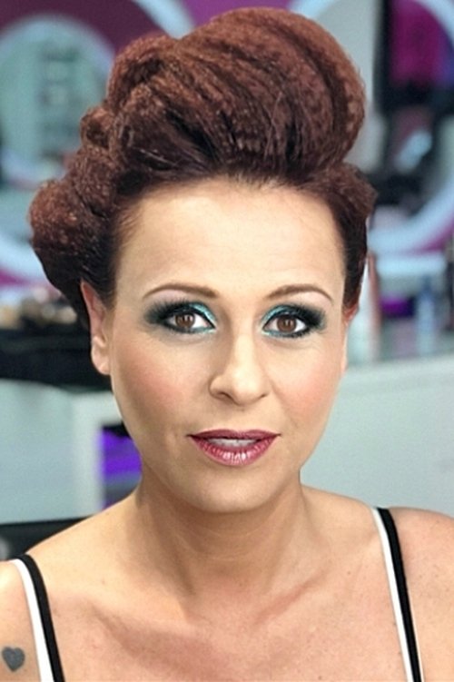 Olga Sanchiz as Presentadora