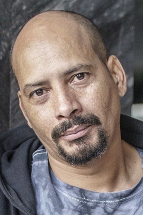 Artúr Kálid as Beni