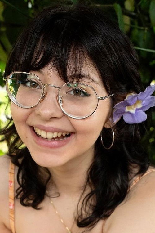 Luiza Mezadri as Lisa