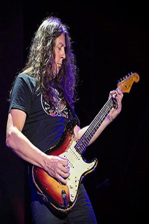 Carlos Raya as Carlos Raya