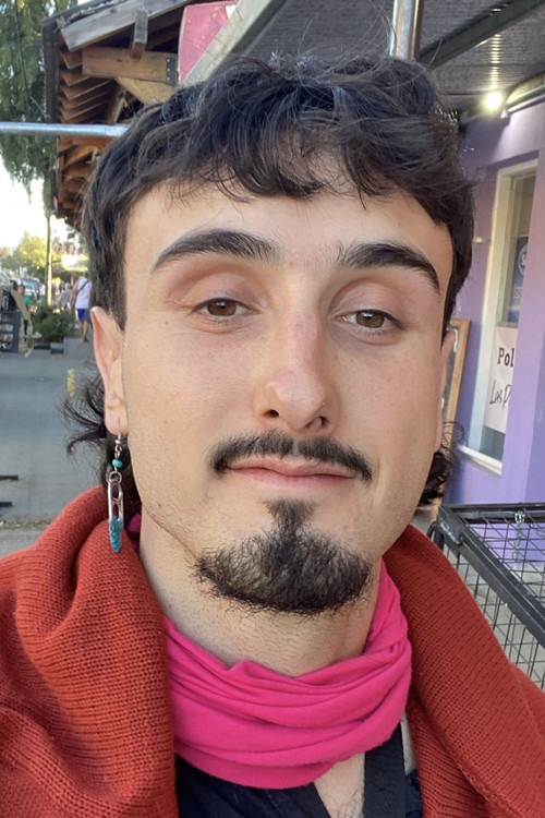 Nicolás Alonso as Extra