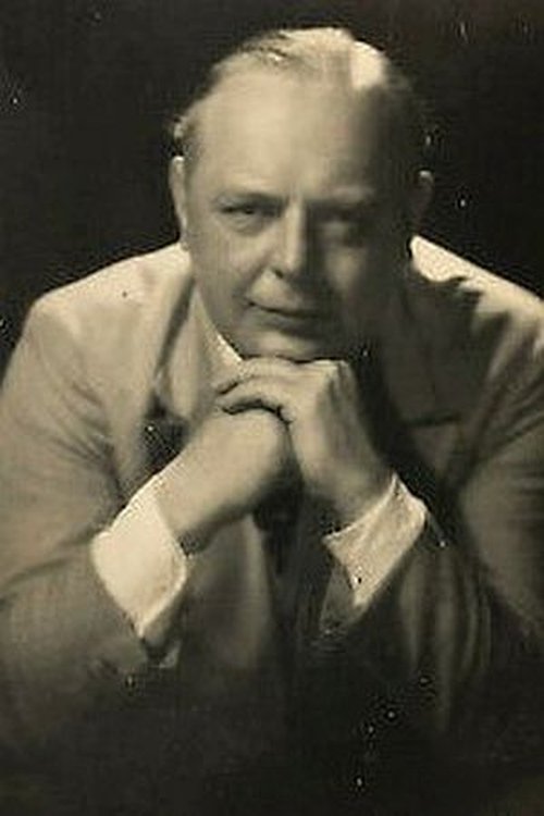 Walter Steinbeck as Zirkusdirektor Lenz