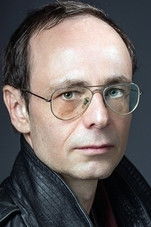 Jean-Pascal Abribat as Claude Léon