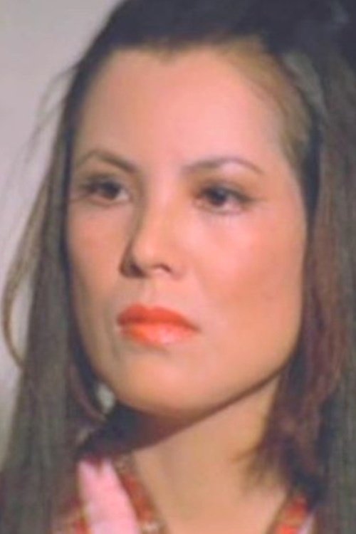 Gam Lau as Club girl