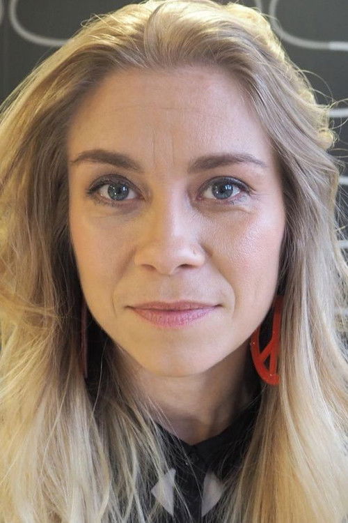 Venla Saartamo as Maskeeraja