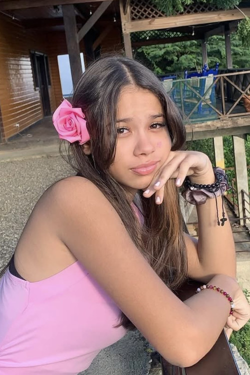 Crissbel Gomera as Lizbeth Vicente