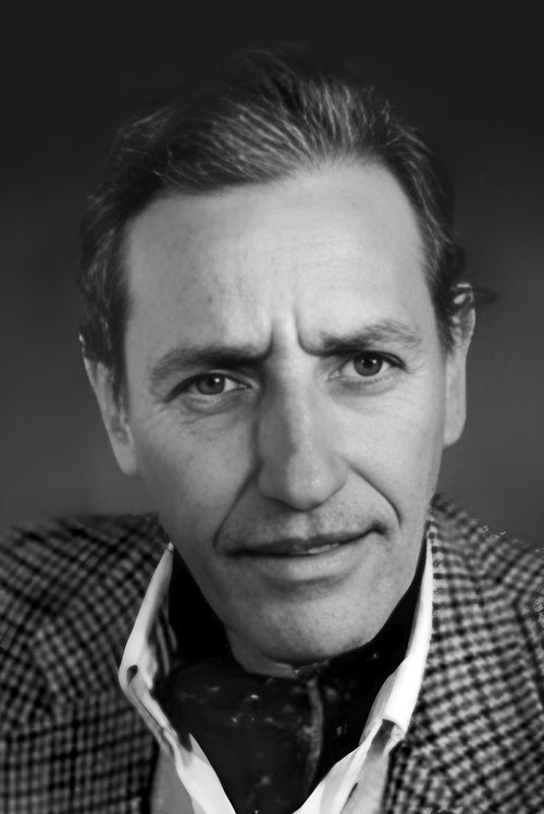 Larbi Zekkal as Le commissaire algérien