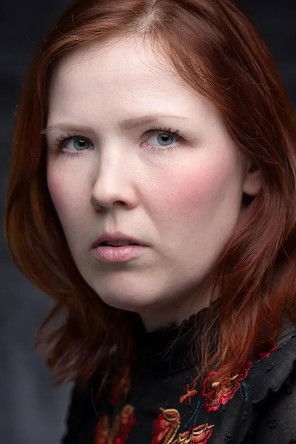 Torya Winters as Palm Reader