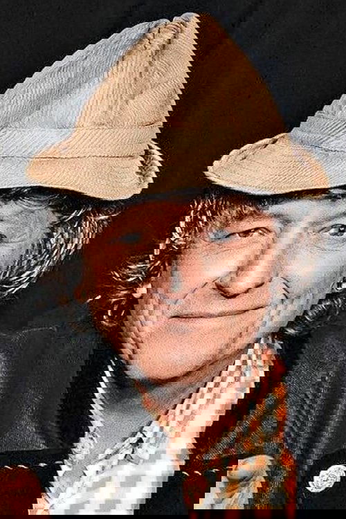 Frank-Markus Barwasser as Carl