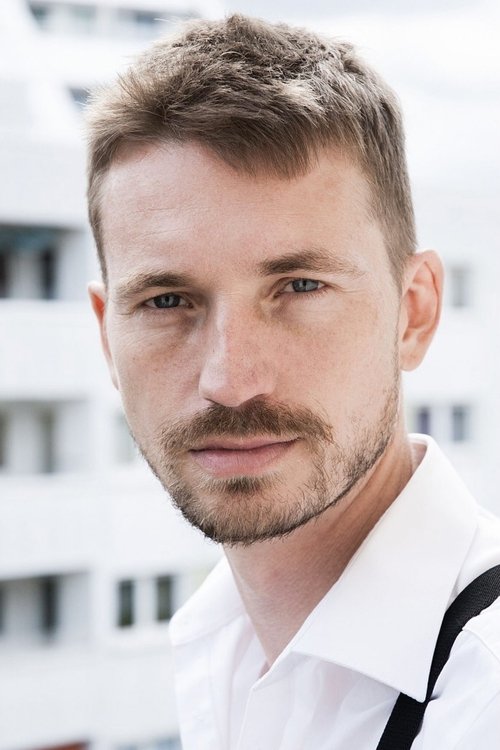 Jan Andreesen as Sanitäter