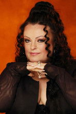 Nana Hedin as Employée résidence