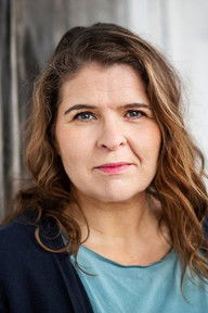Melanie Adler as Frau Hartmann