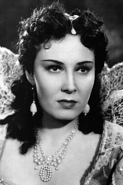 Lída Baarová as Giulia Curti