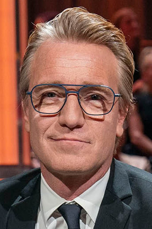 Nikolaj Hübbe as James