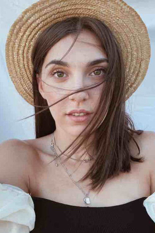 Marta López as Sandra