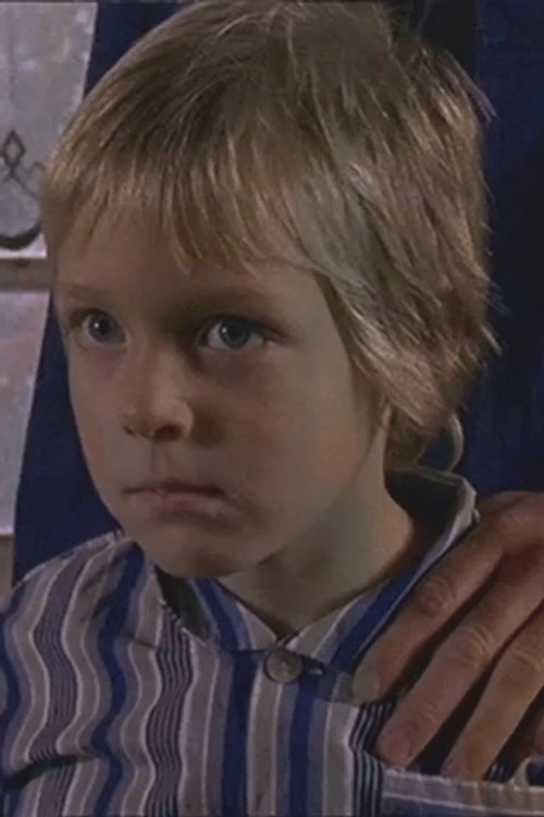 Yannick Dittmann as Nicki