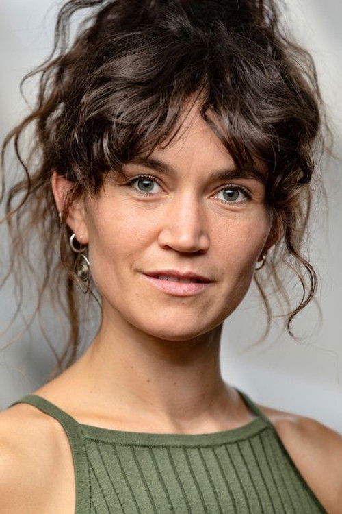 Louise Bonde as Pie Baastrup Thomsen