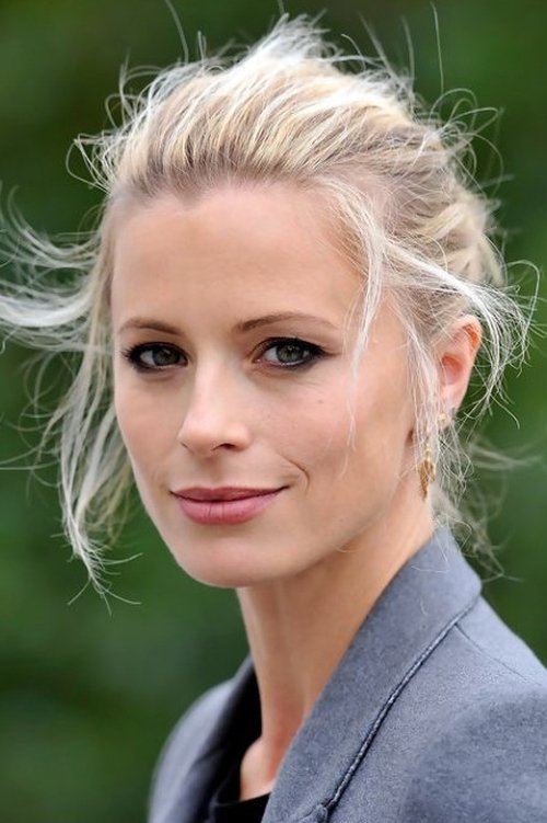 Laura Bailey as Mickey's Studio Actress