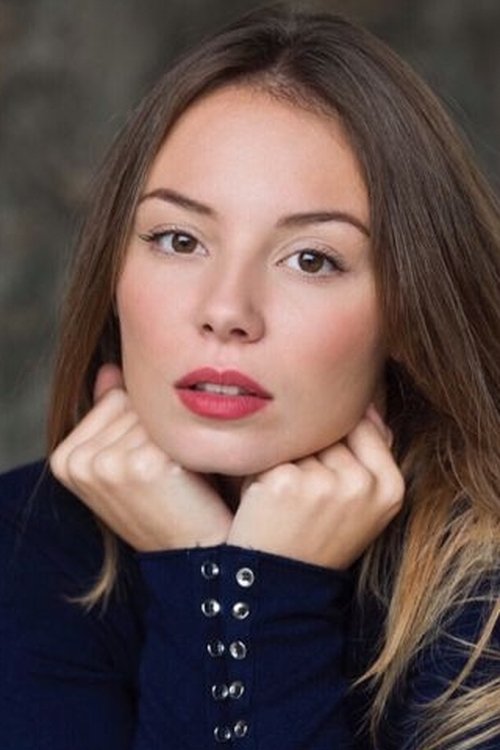 Matilda Marty as Noémie