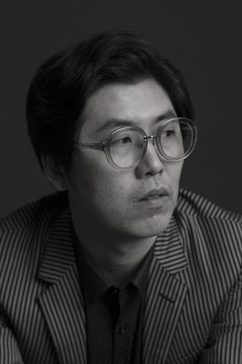 Zheyong Jin as Writer Jin Zheyong