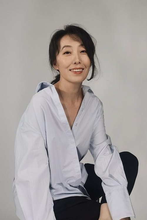 Qu Shuang as Nanny Aunt Wang