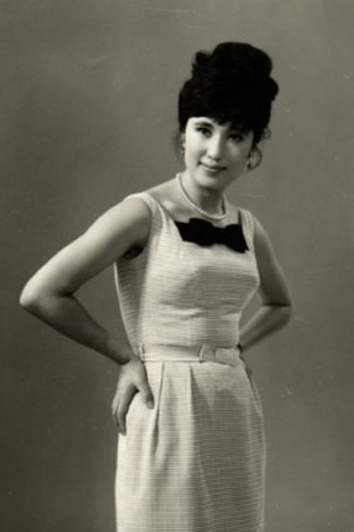 Yum Hea-sook as Gukhwa (Kisaeng)