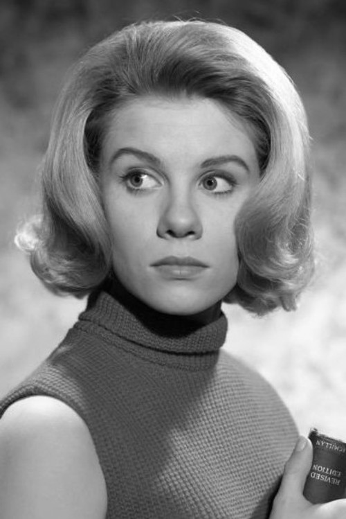 Davey Davison as Tally Raymond