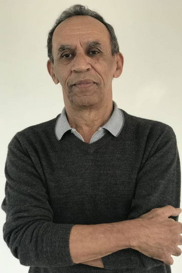 Chico Sant'anna as Leon