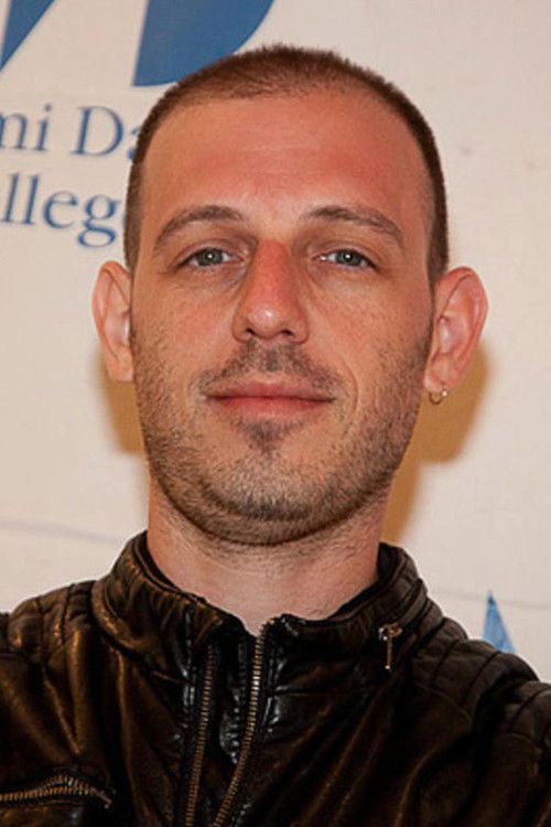 Nicolás Goldbart as Young G.