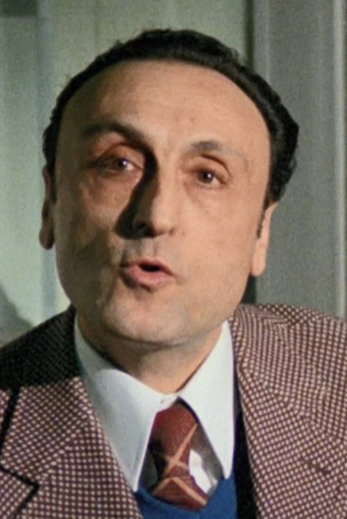 Joris Muzio as Mayor (uncredited)