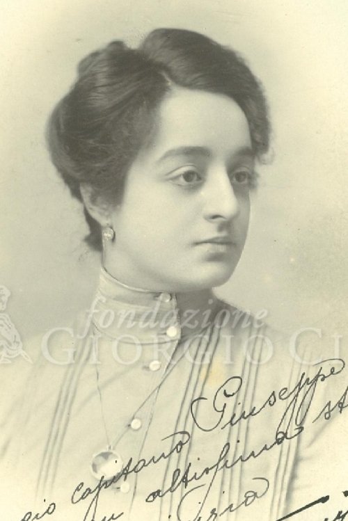Ada Dondini as Aunt Carolina