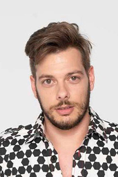 Alexandros Perros as Μιχάλης Καΐρης