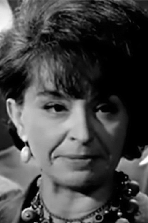 Nana Skiada as Klara Karipi