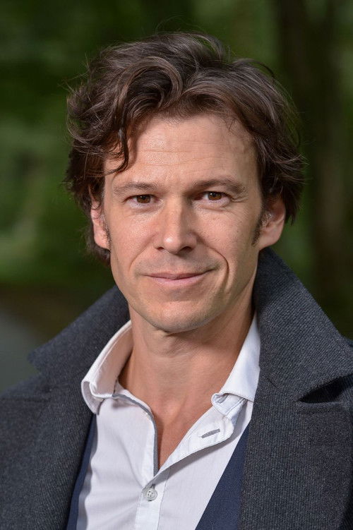 Tom Neal as Préfet Amgot