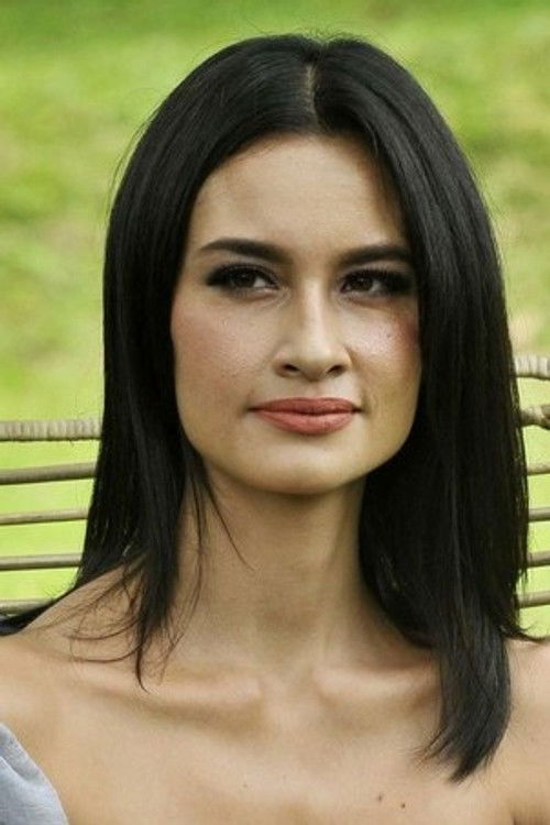 Rebecca Reijman as Andini