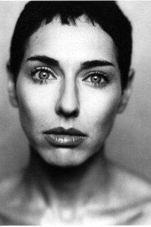 Abigail Canton as Annie Tech