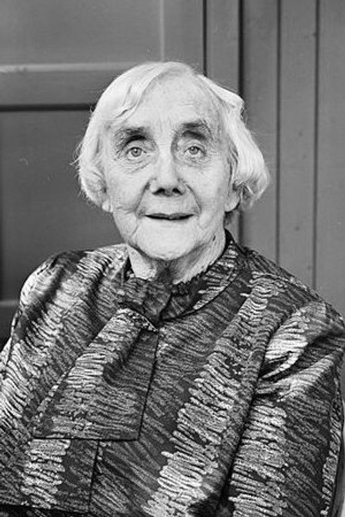 Henny Skjønberg as Tante