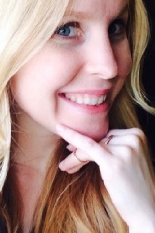 Katherine Catanakis as Elizabeth