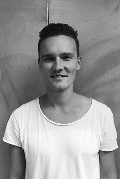 Victor Sebastian Dilling as Konspirations dude