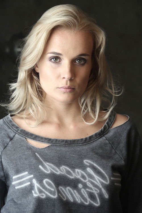 Mariya Antipp as Irina