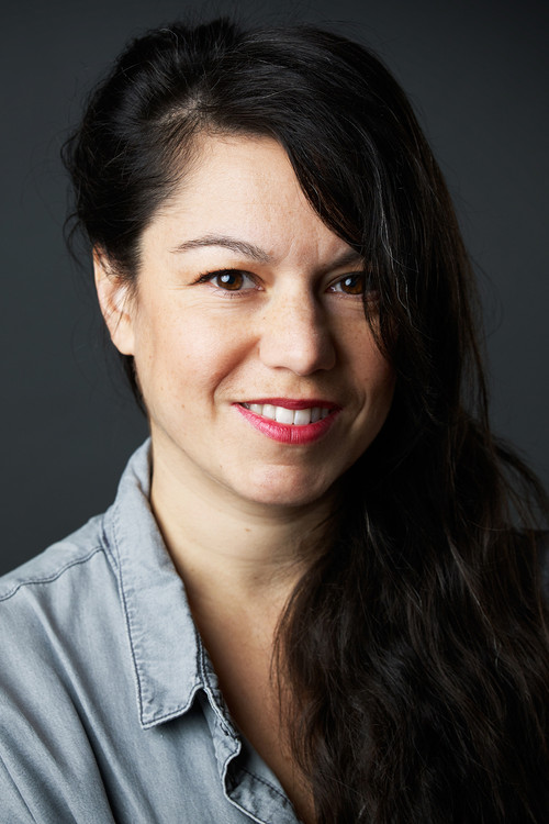 Anna Vnuk as Chiropractor