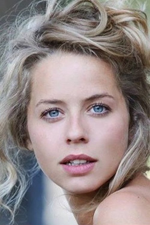 Malvina Ruggiano as Costanza