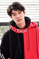 Kan Krittikorn Jaruthammaporn as Phet