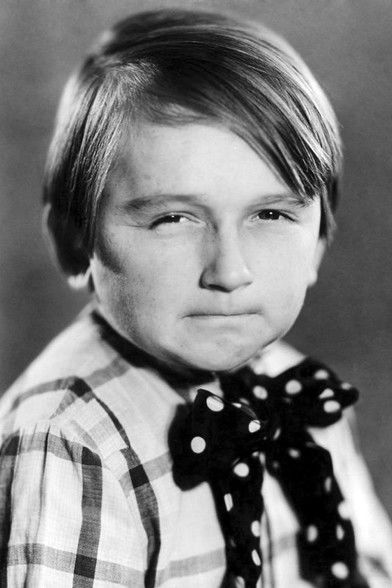 Kendall McComas as Slades (uncredited)